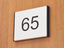 Табличка на дверь с номером помещения