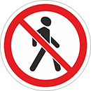 Дорожный знак «Движение пешеходов запрещено»